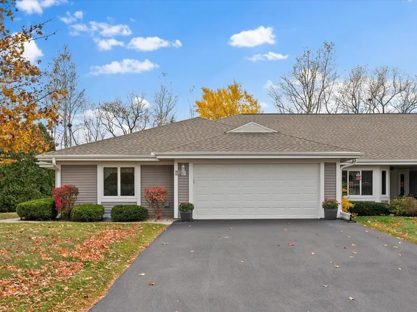 7211 West Mequon Square DRIVE, Mequon, WI 53092