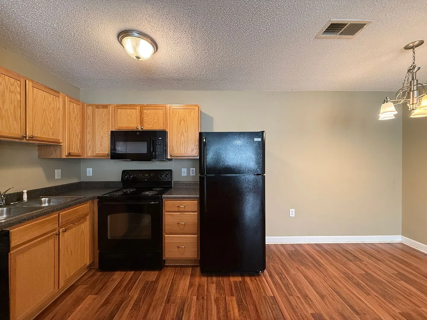 1860 Crest Hollow 203 — Photo 3