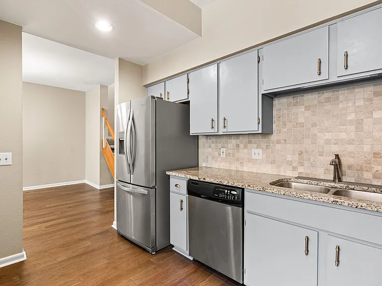 1556 Prairie Grove Dr — Photo 3