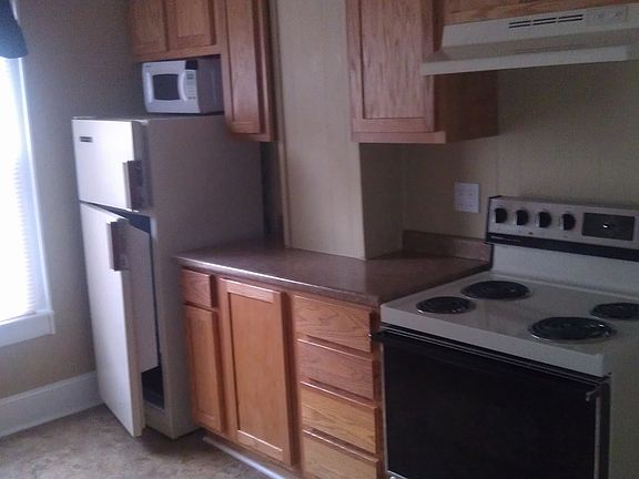 3rd image of 907 Wilson Ave APT 1