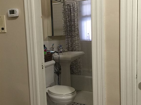 21 Sutherland bathroom1