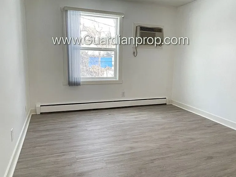 627 Polk St NE #6 — Photo 10