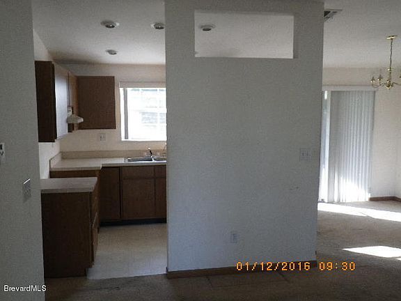 3rd image of 1627 Rosetine St