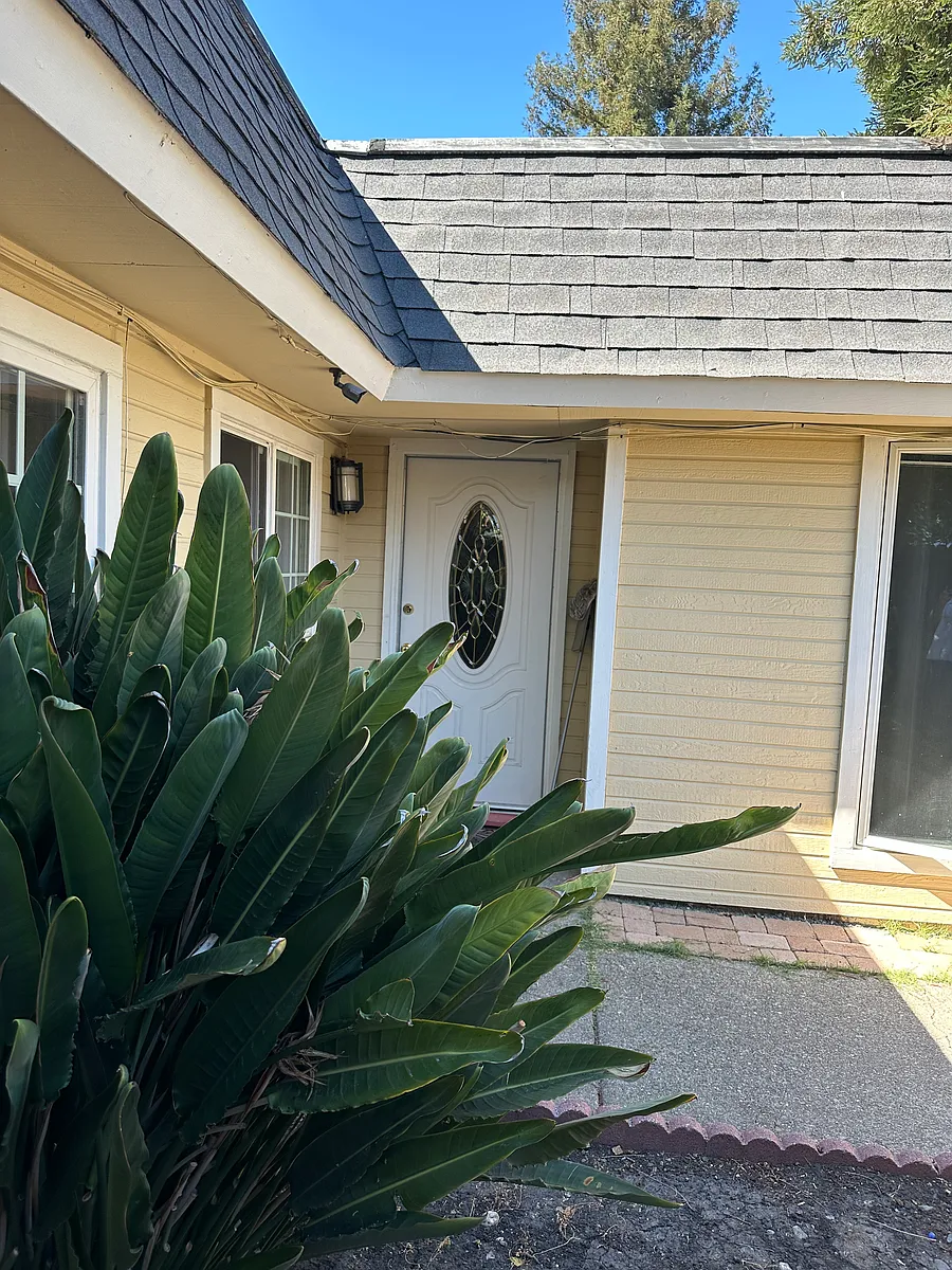 Building Photo - 2227 Buena Vista Ave #B