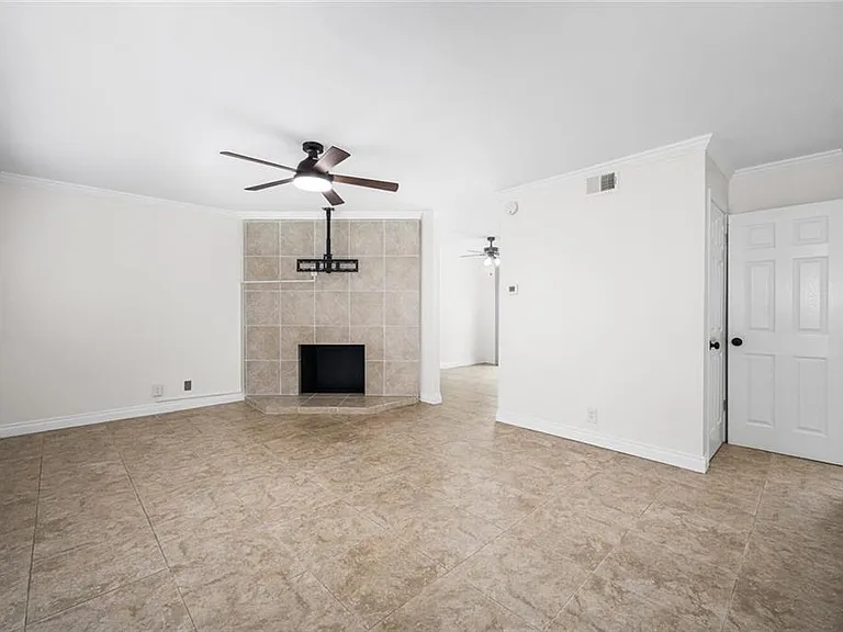 19880 Berkshire Ln — Photo 3