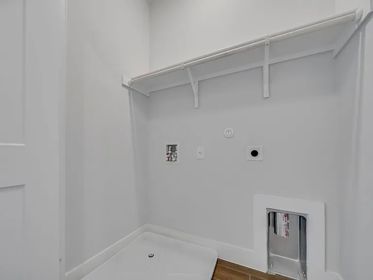 13624 Giovannis Gdn — Photo 12