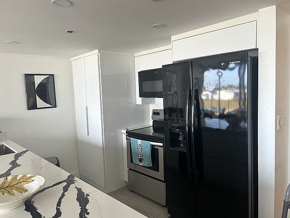 4th image of 7601 E Treasure Dr APT 515
