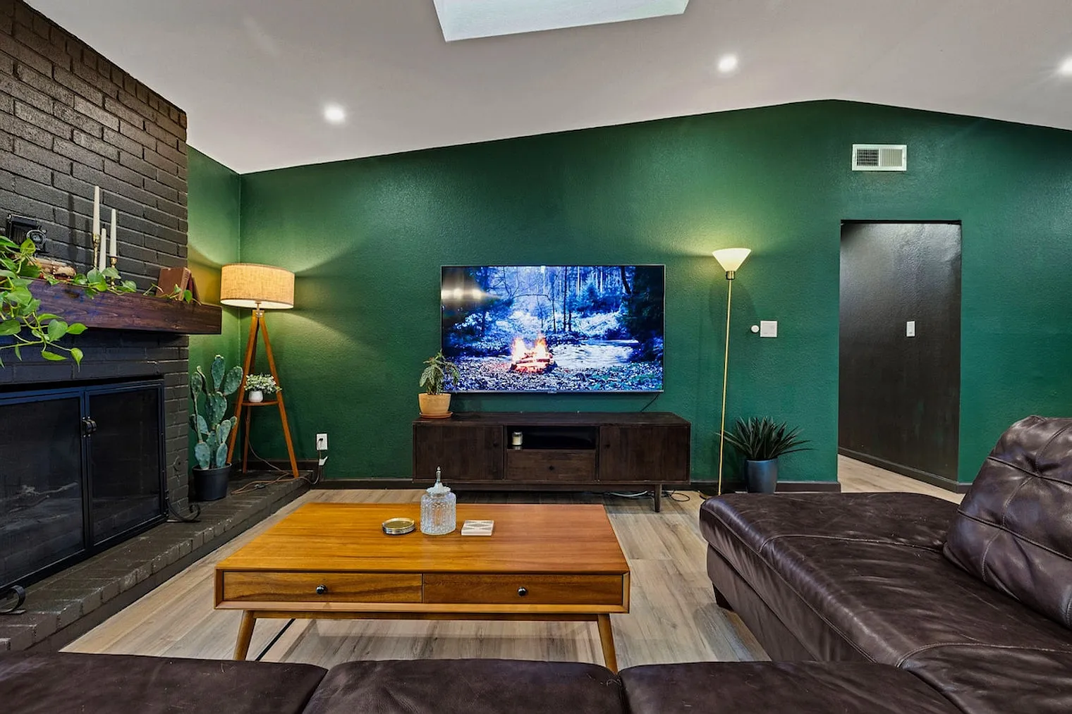 4 bed, 2.0 bath, $14,044 — Photo 2