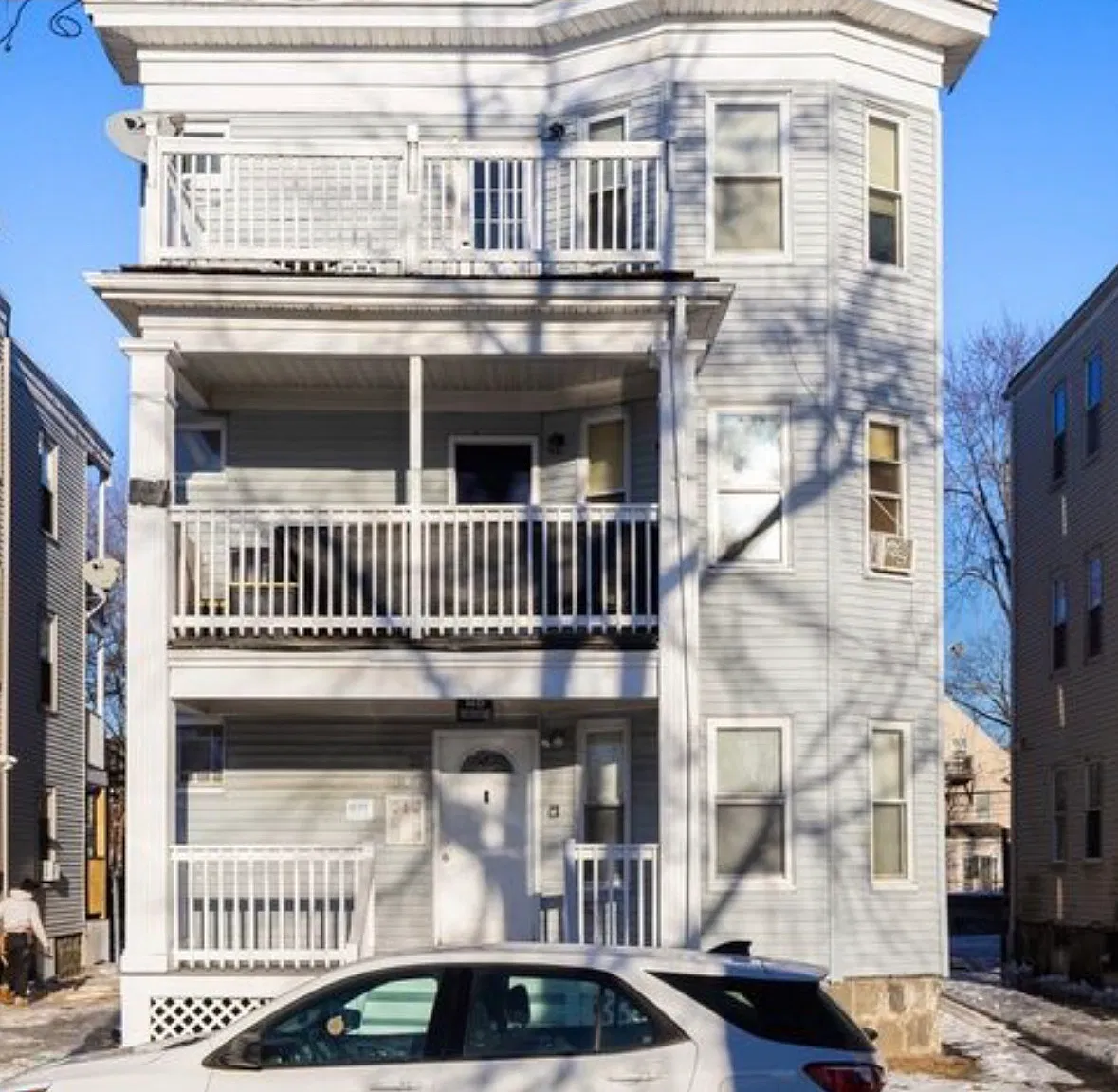 3 bed, 1160 sqft, $3,400 — Photo 1