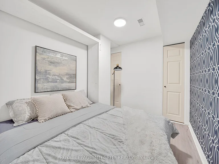 114 Hawkeswood Dr — Photo 40
