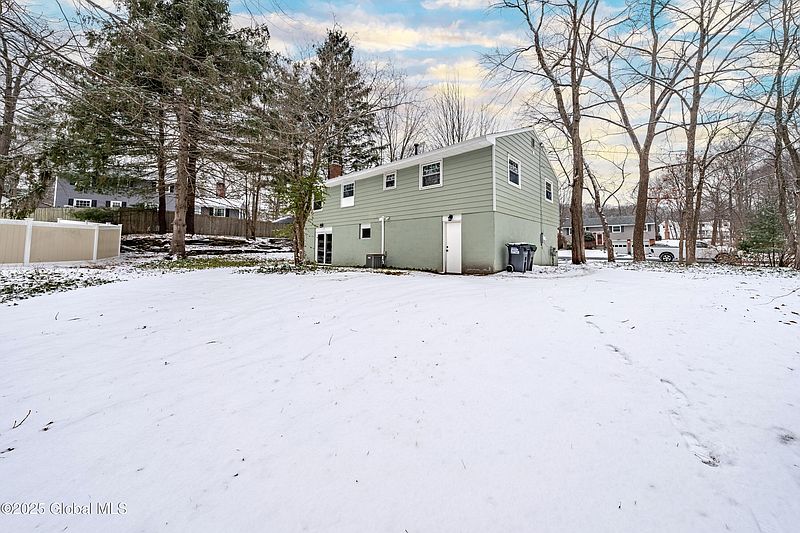 4th image of 25 Bayberry Drive