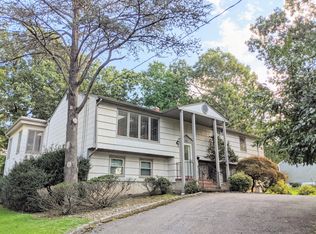 15 Thurston Dr, Livingston, NJ 07039