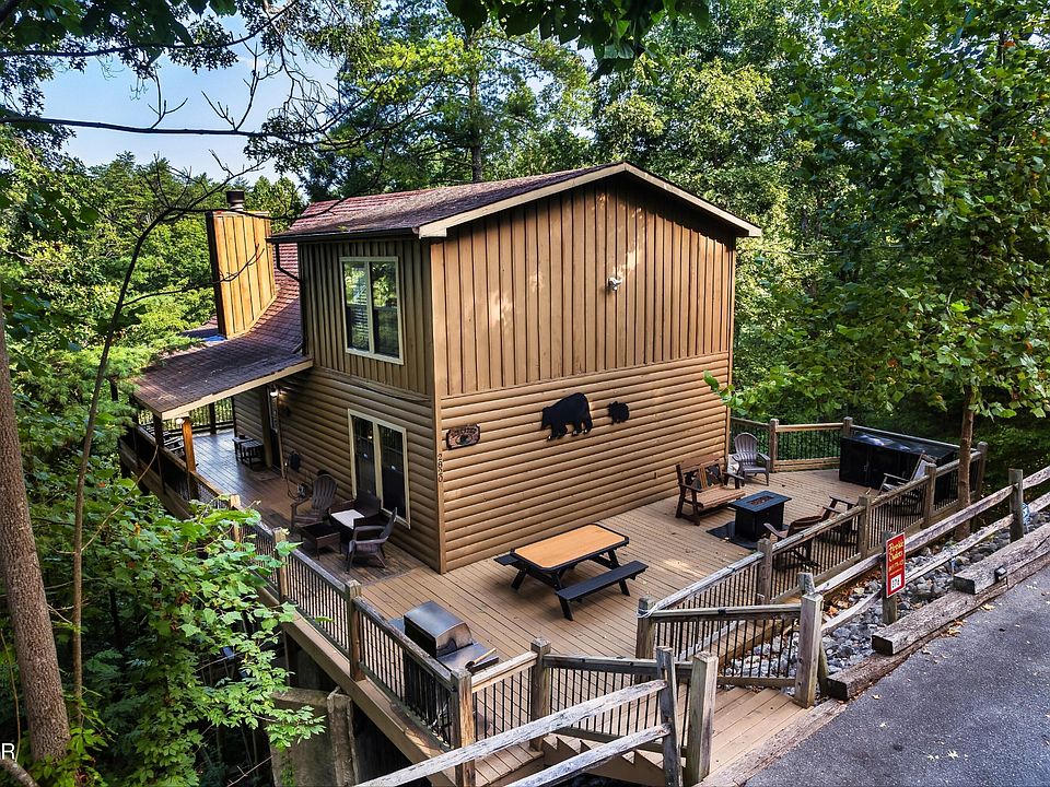 1st image of 2820 Mountain View Cir