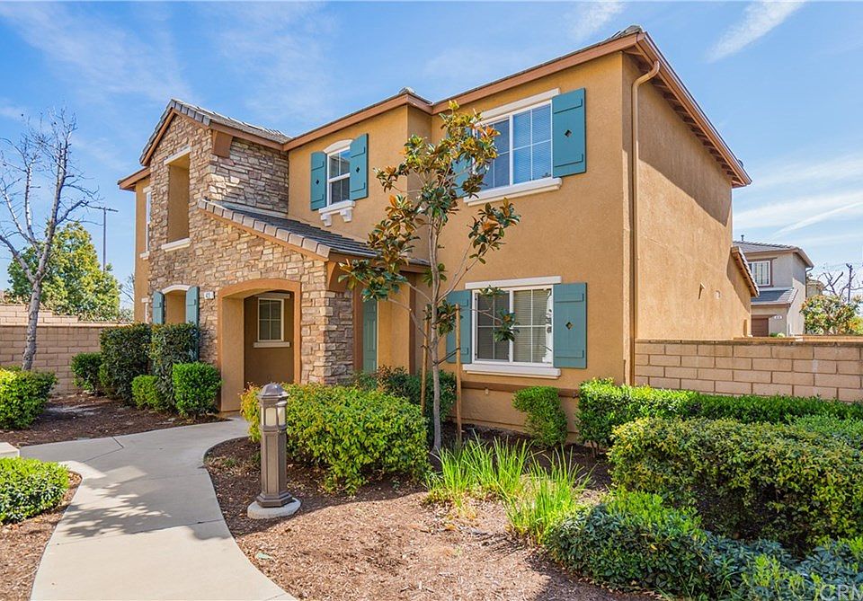 1st image of 422 N Placer Privado
