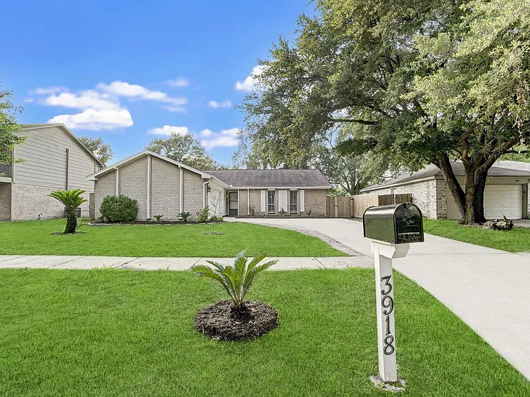 3918 Cypressdale Dr — Photo 4