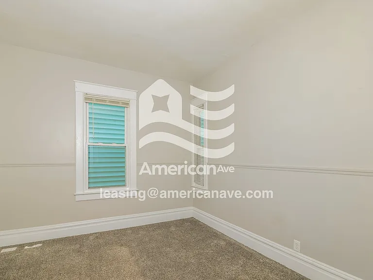 1610235_006_main_bedroom_7.jpg