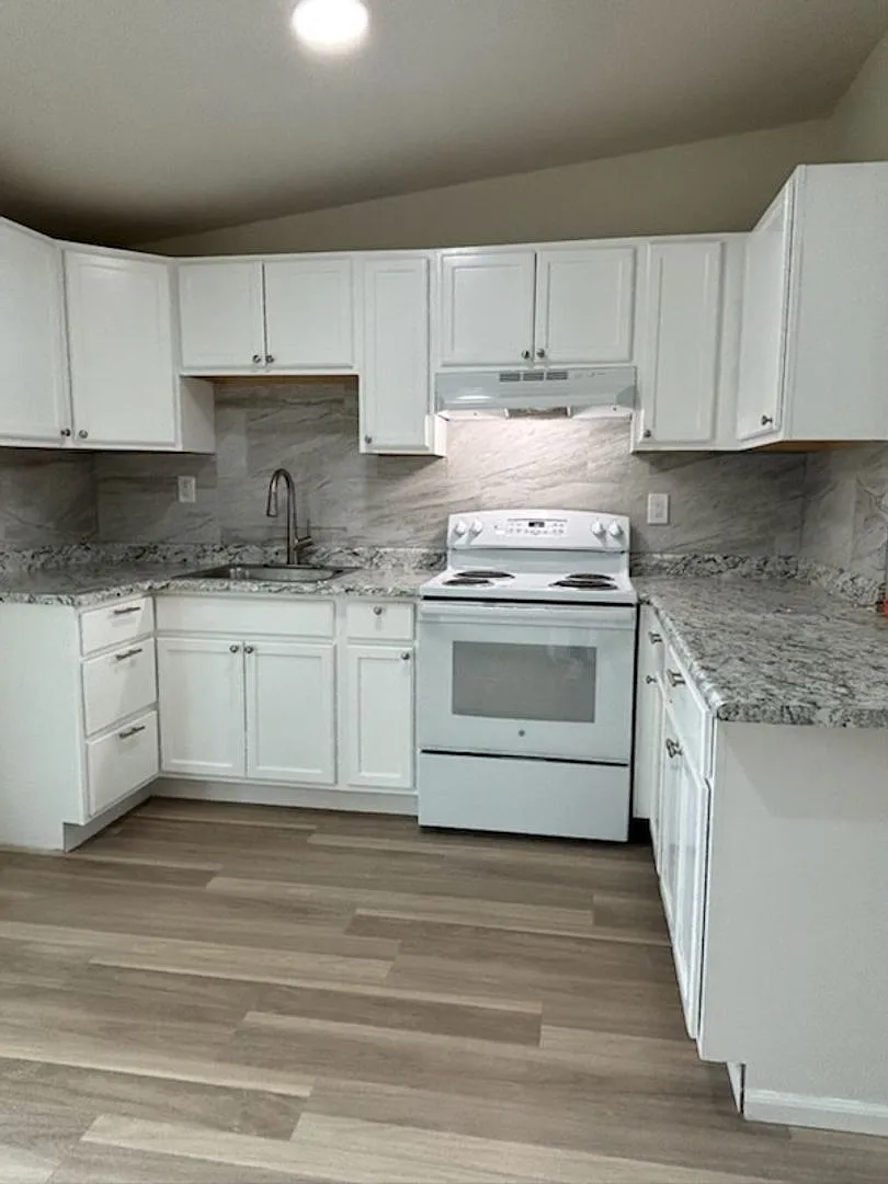 R1257 SW Plummer Avenue — Photo 1