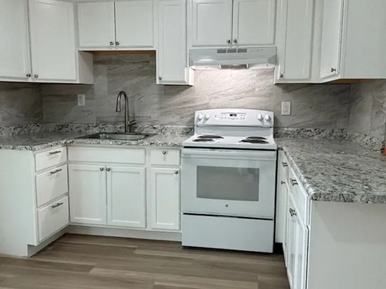 R1257 SW Plummer Ave — Photo 1