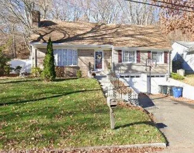 34 Seneca Rd — Photo 1