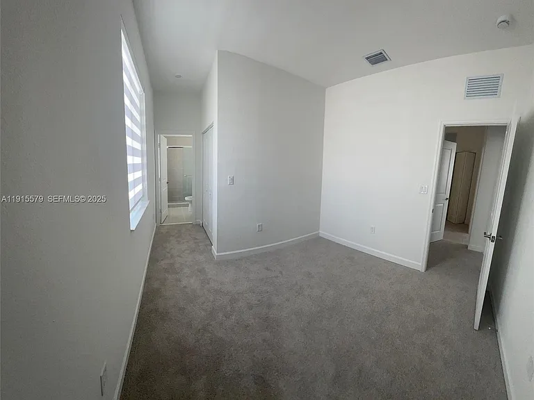 1455 SE 6th Ter — Photo 4