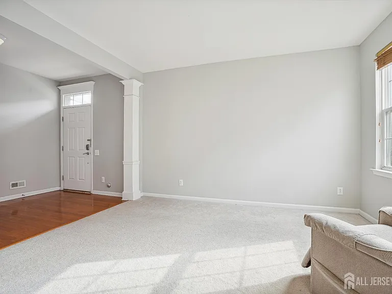 1501 Gabriel Ln — Photo 4