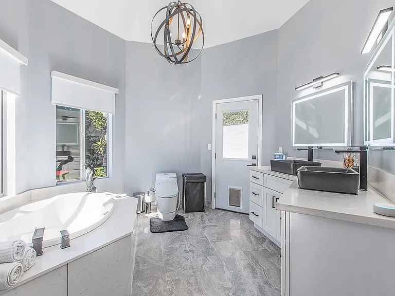 1207 Greenacre Ave — Photo 19