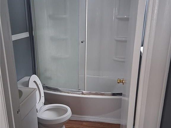 4th image of 125 Scott St