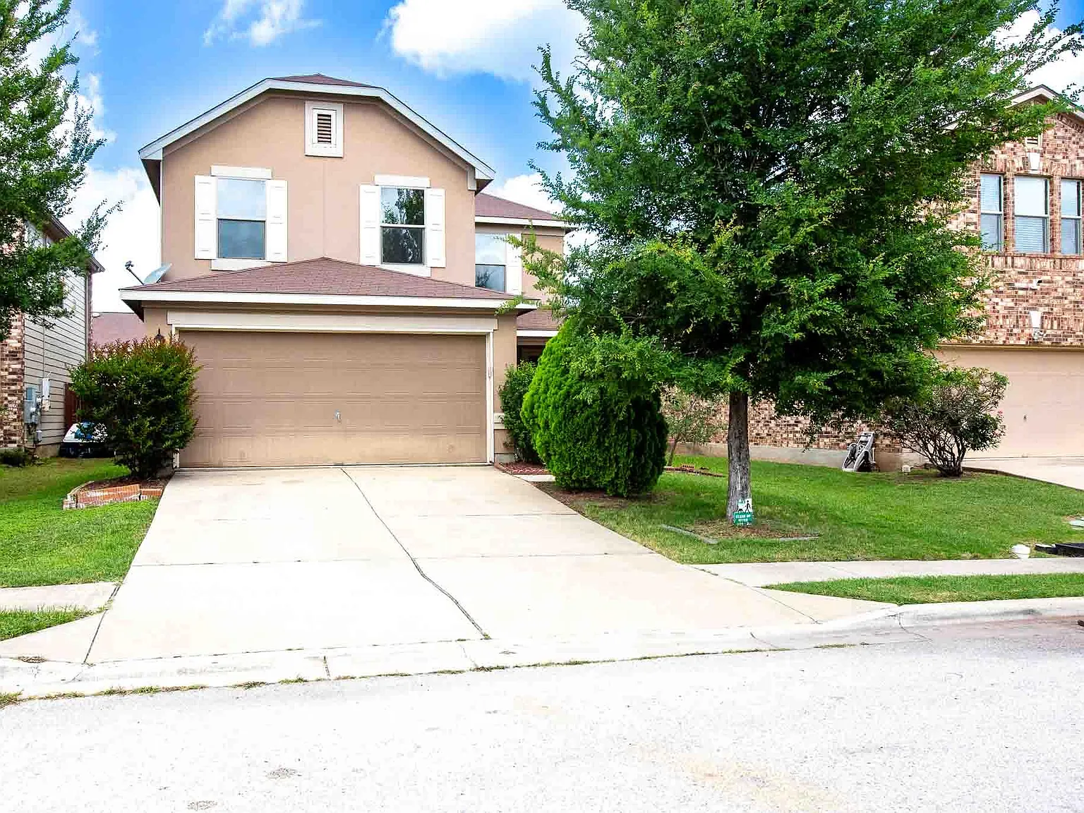 5 bed, 3.0 bath, 2305 sqft, $2,000 — Photo 2