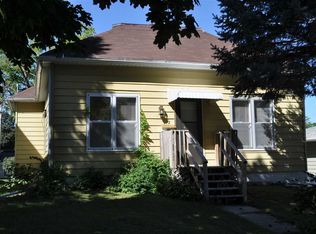 12 5th Ave NE, Oelwein, IA