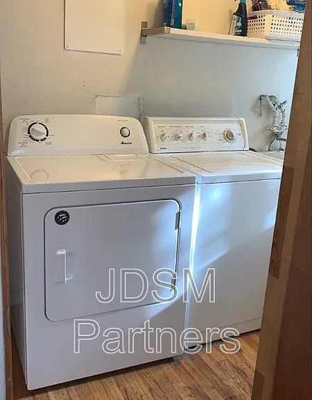 1545 N Jackson St — Photo 25