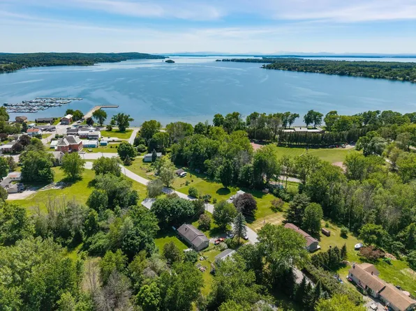 118 McGinn Drive, St. Albans Town, VT 05478