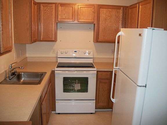 3rd image of 133 Emerald Chase Dr