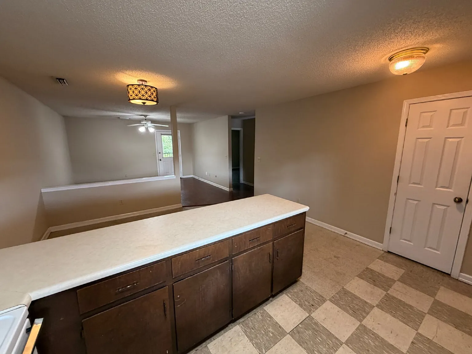 2 bed, 1.0 bath, $800 — Photo 3