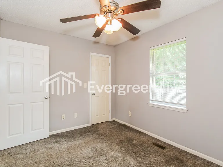 161 Buckingham Cir — Photo 8