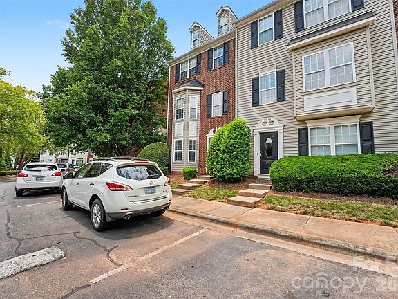 3rd image of 9866 Treeside Ln