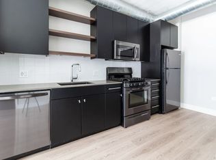 1043 W Belmont Ave #403, Chicago, IL 60657