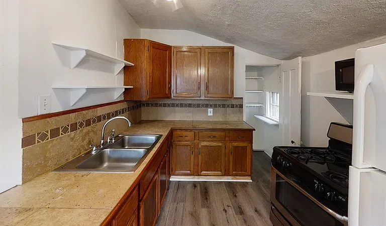 610 Lawrence St #2 — Photo 2