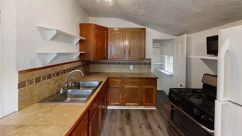 Building Photo - 610 Lawrence St #2