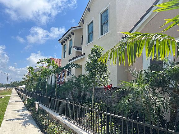2nd image of 906 E Venice Ave #19
