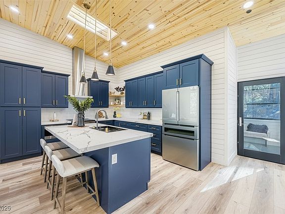 3rd image of 4096 Tyrol Way