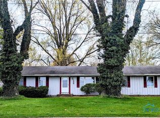 122 W Park Ln, Bradner, OH 43406