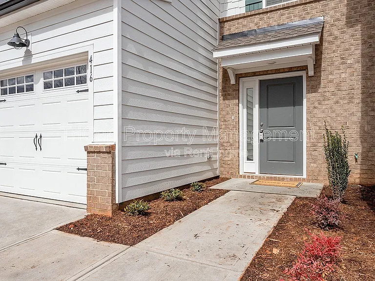 416 Glen Clova Dr — Photo 3