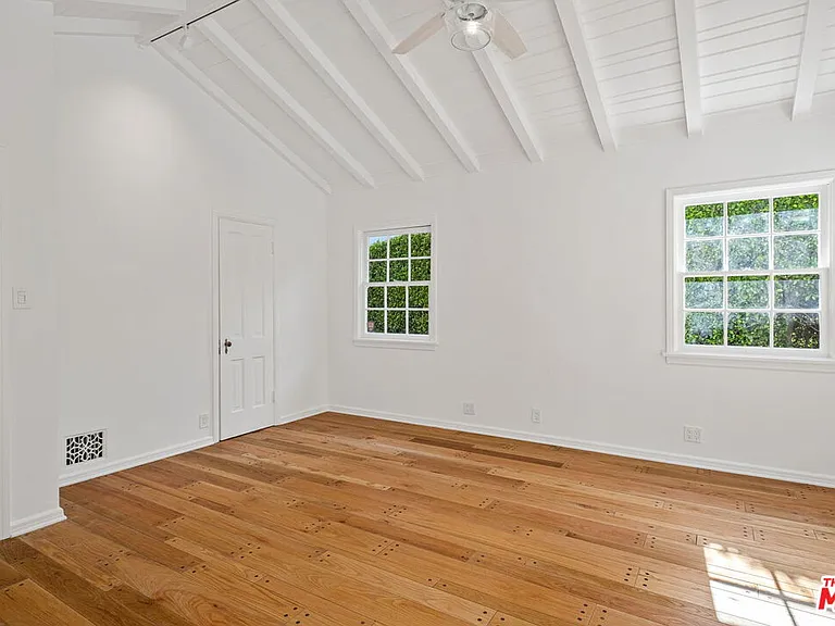 10527 Le Conte Ave — Photo 27