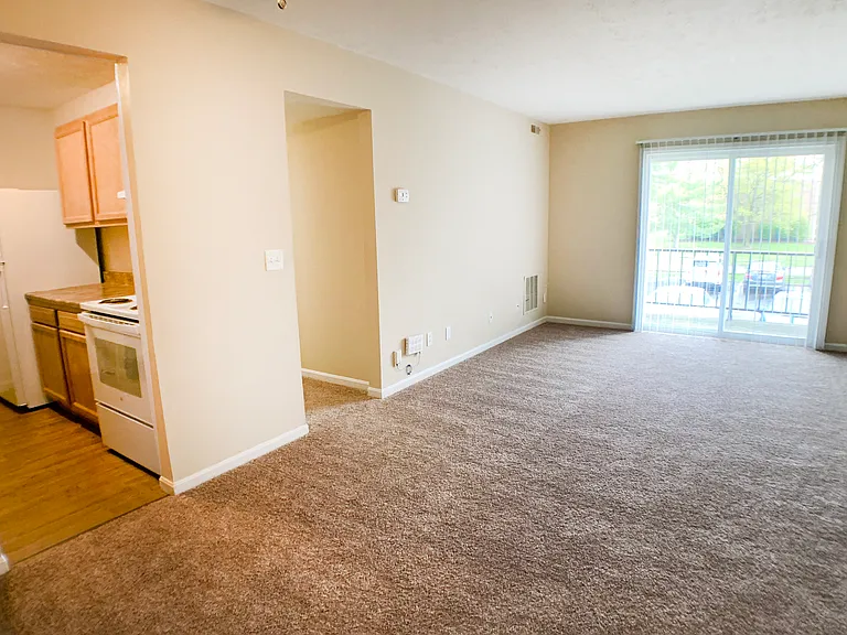 Crown Crossing Apartments — Photo 34