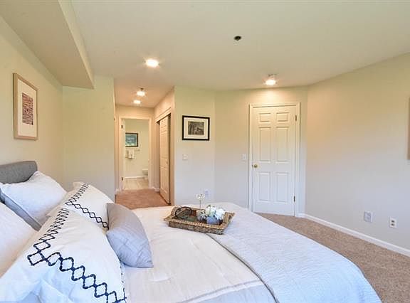 4th image of 1271 Poplar Ave APT 408