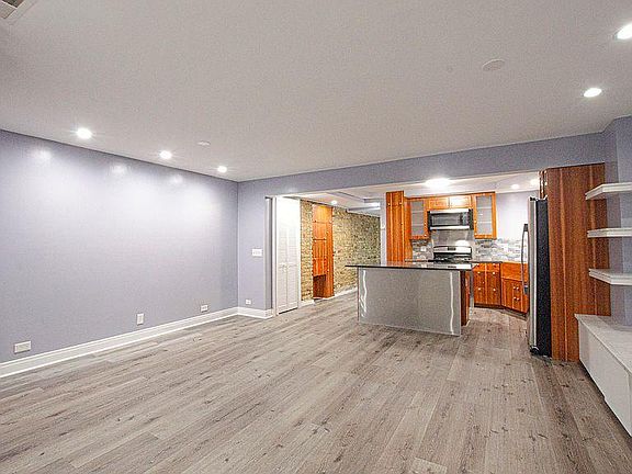 5th image of 4011 N Kenmore Ave APT G3