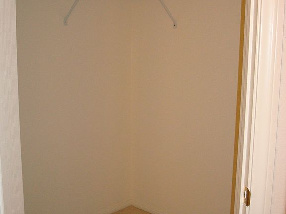4th image of 325 Muscat Dr