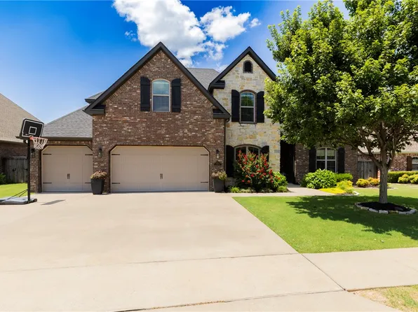 6214 S 28th St, Rogers, AR 72758