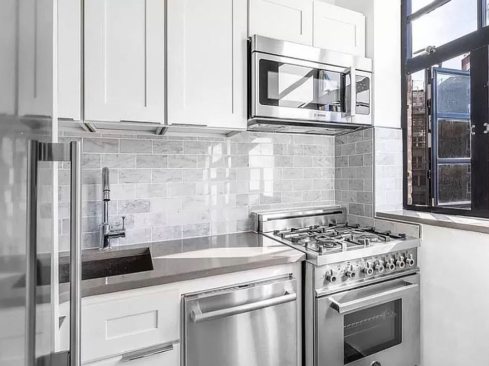 2nd image of 10 Sheridan Sq #10C