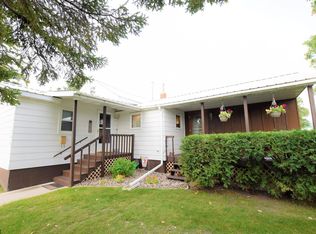 609 4th St NE, Roseau, MN 56751